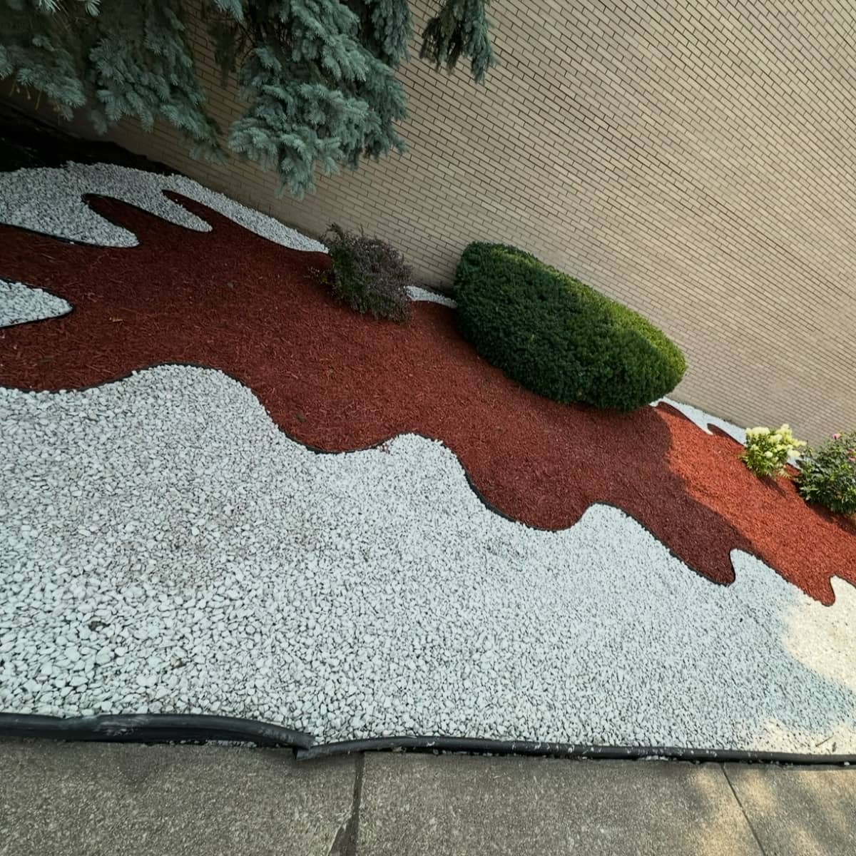 gravel and mulch landscaping